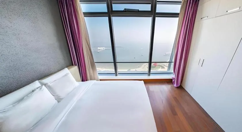 Bed in Grand Madison Qingdao Harbour-view Central（Former Qingdao Farglory Hotel）