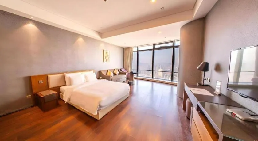 Bed in Grand Madison Qingdao Harbour-view Central（Former Qingdao Farglory Hotel）