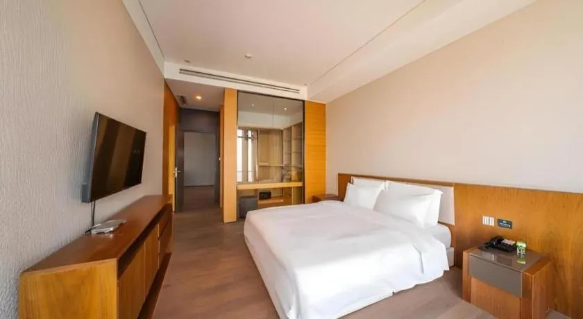 Bed in Grand Madison Qingdao Harbour-view Central（Former Qingdao Farglory Hotel）