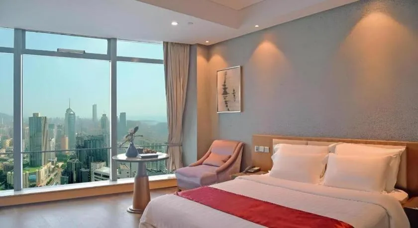 Bed in Grand Madison Qingdao Harbour-view Central（Former Qingdao Farglory Hotel）