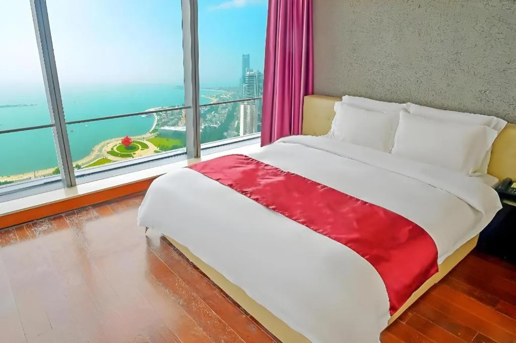Bed in Grand Madison Qingdao Harbour-view Central（Former Qingdao Farglory Hotel）