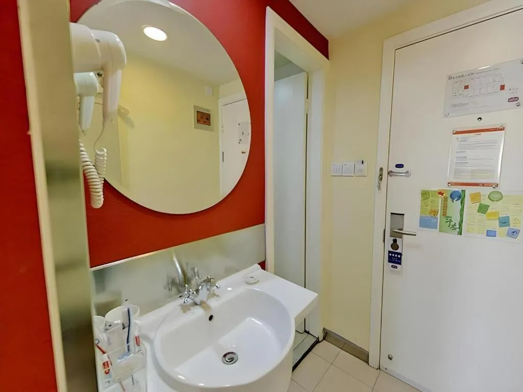 Hanting Hotel Shanghai Zhongshan Park Metro Station