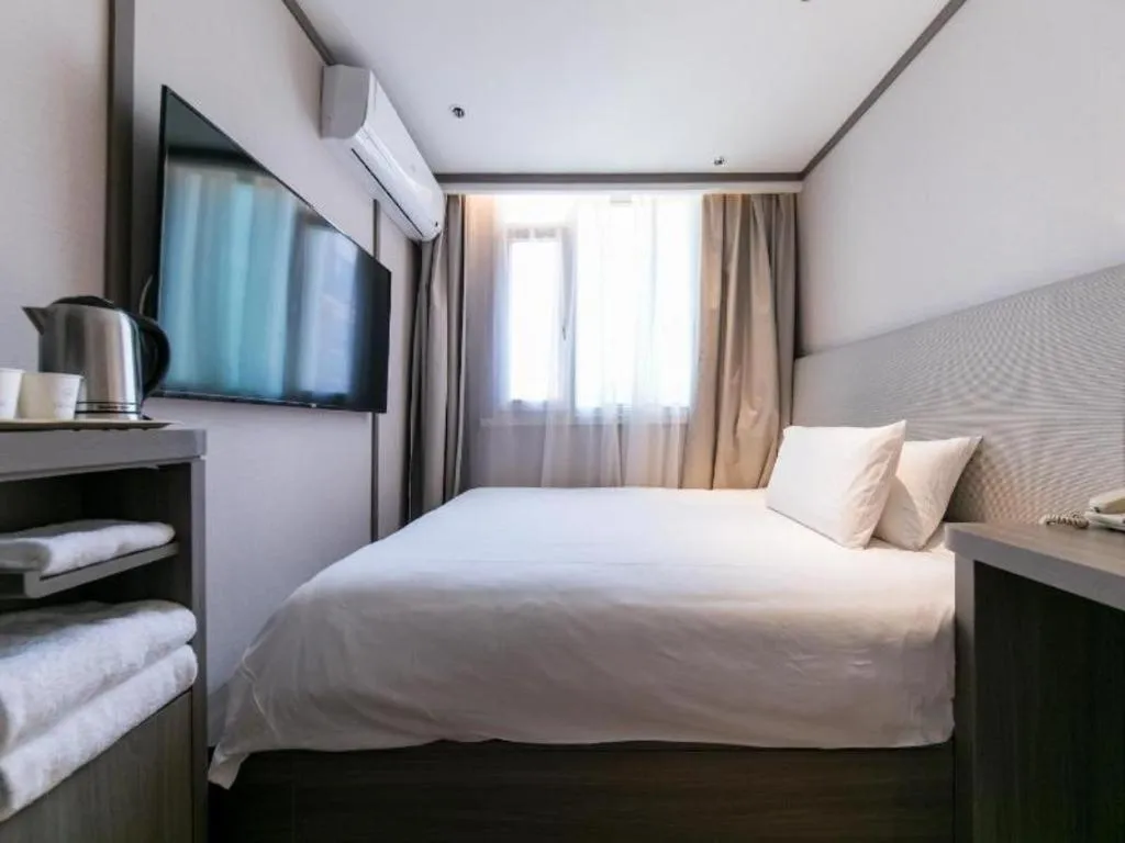 Hanting Hotel Shanghai Zhongshan Park Metro Station