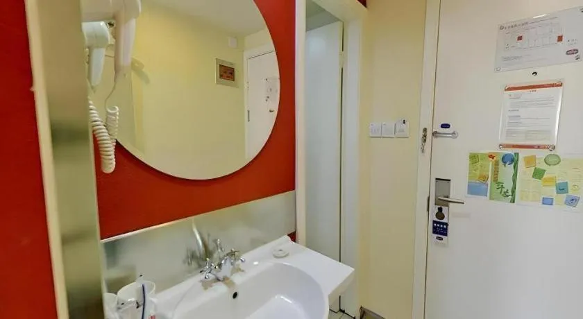 Hanting Hotel Shanghai Zhongshan Park Metro Station