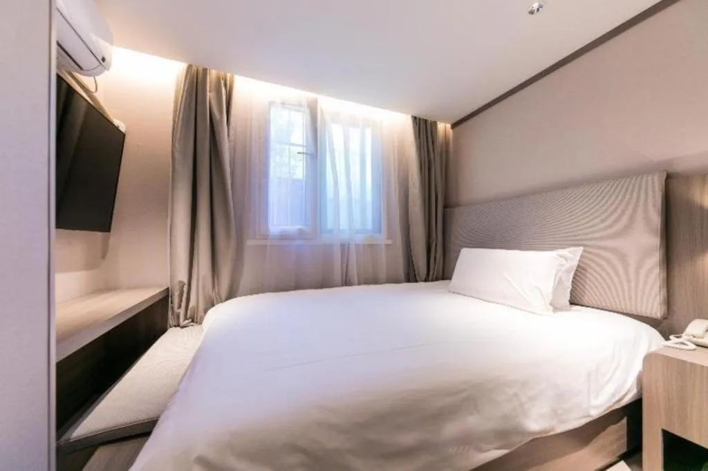 Hanting Hotel Shanghai Zhongshan Park Metro Station