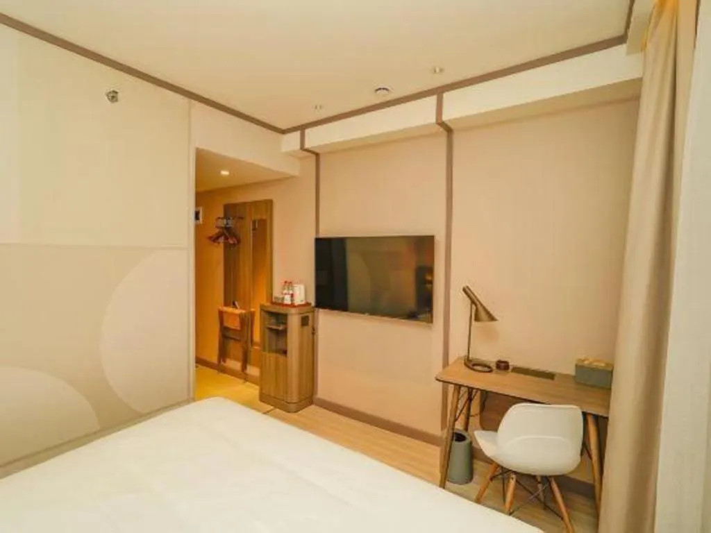 Hanting Hotel Hangzhou Central Wulin Square Metro Station