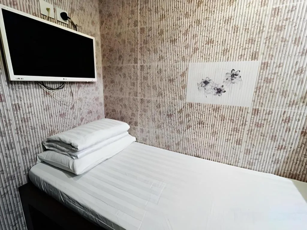 Bed in New Mong Kok Guest House