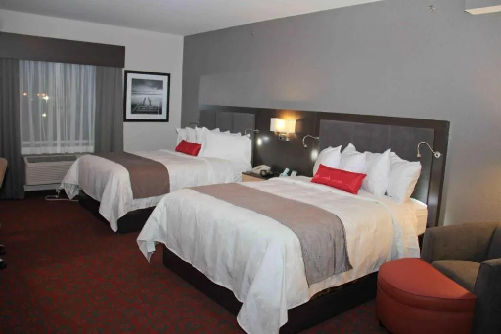 Bed in Best Western Plus Eastgate Inn & Suites