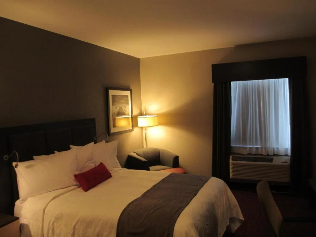 Bed in Best Western Plus Eastgate Inn & Suites