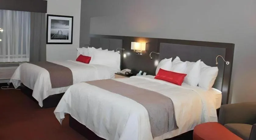 Bed in Best Western Plus Eastgate Inn & Suites