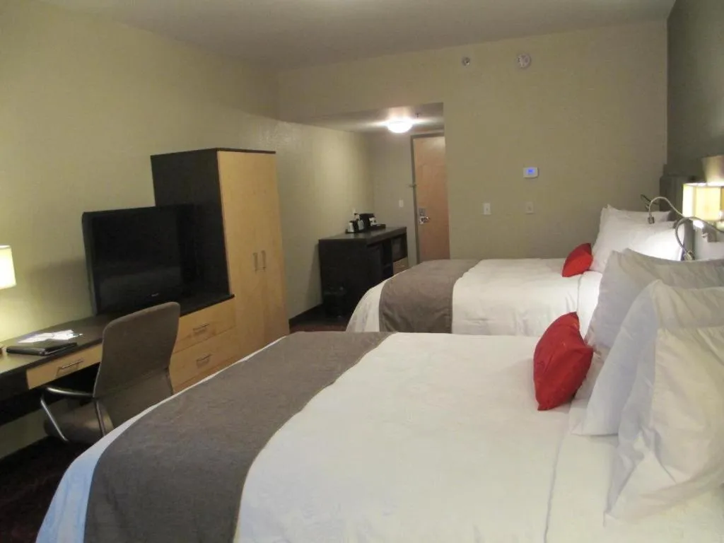 Bed in Best Western Plus Eastgate Inn & Suites