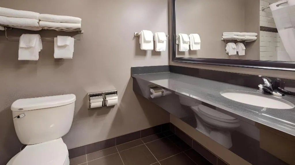 Best Western Plus Eastgate Inn & Suites