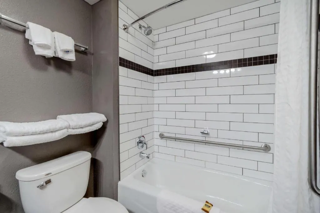 Best Western Plus Eastgate Inn & Suites