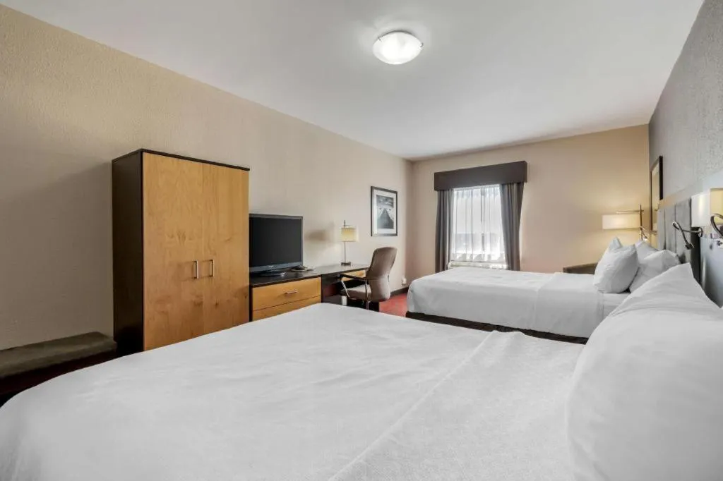 Bed in Best Western Plus Eastgate Inn & Suites