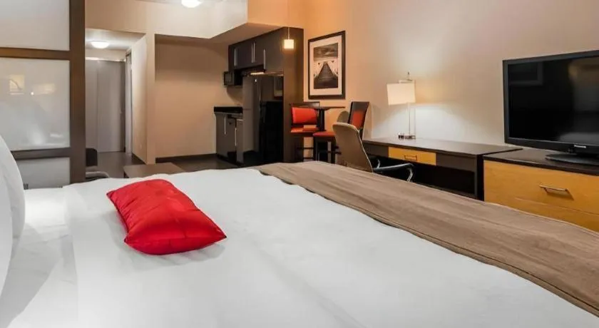 Bed in Best Western Plus Eastgate Inn & Suites