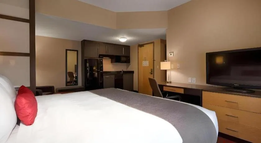 Bed in Best Western Plus Eastgate Inn & Suites