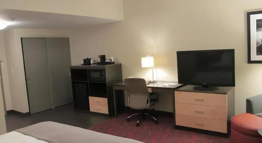 Bed in Best Western Plus Eastgate Inn & Suites