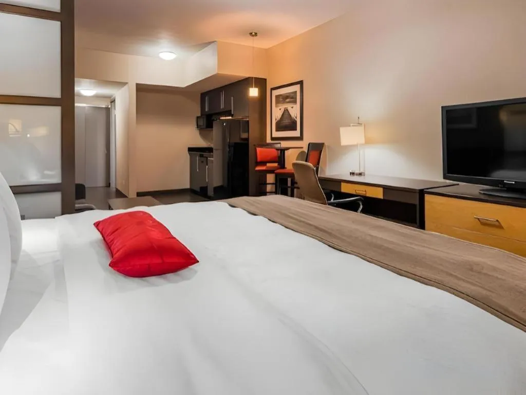 Bed in Best Western Plus Eastgate Inn & Suites