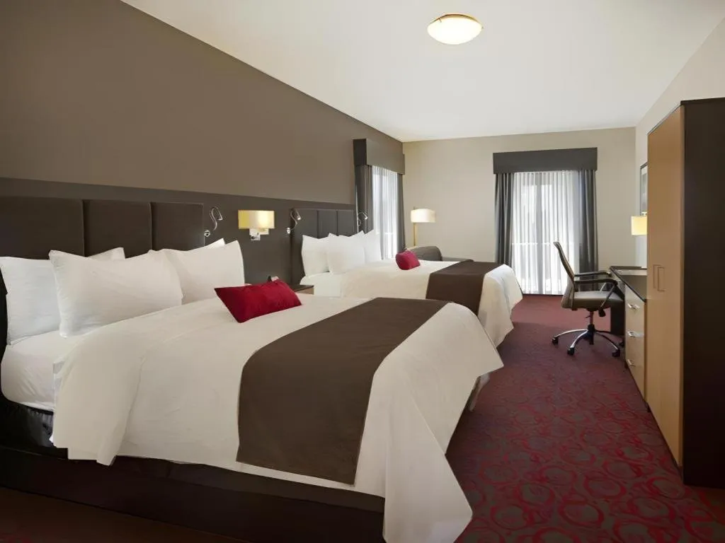 Bed in Best Western Plus Eastgate Inn & Suites