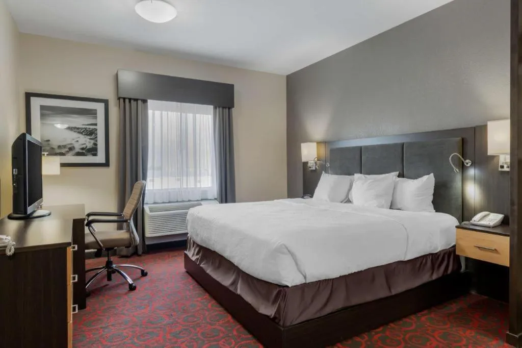 Bed in Best Western Plus Eastgate Inn & Suites