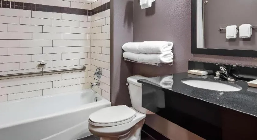 Best Western Plus Eastgate Inn & Suites