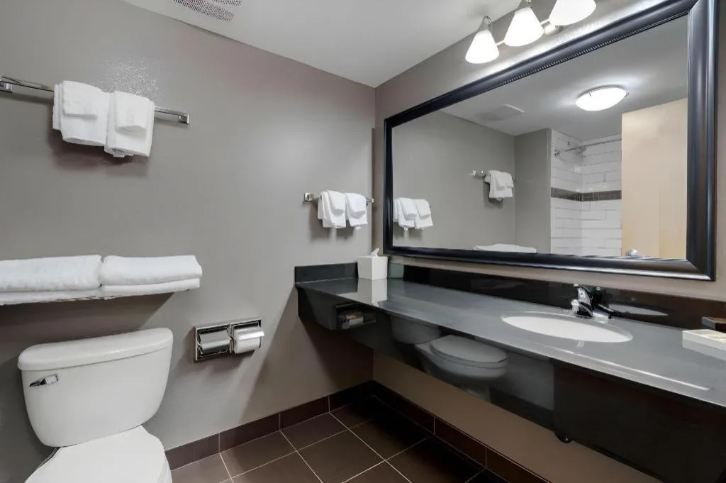 Best Western Plus Eastgate Inn & Suites