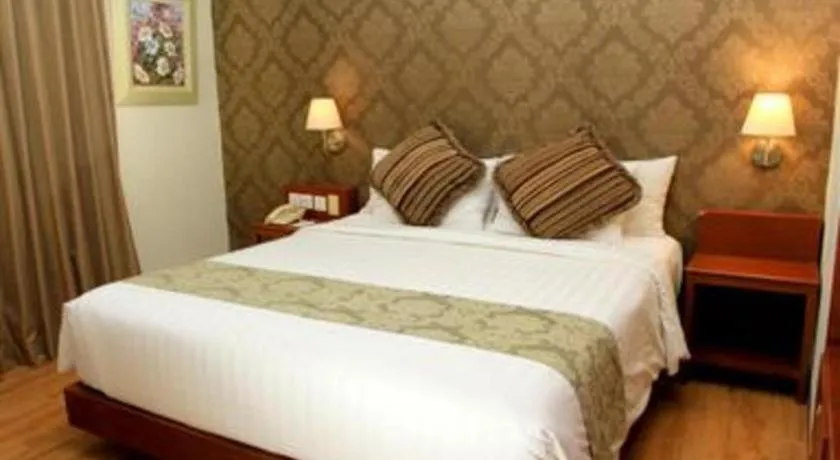 Bed in Horison Aziza Solo