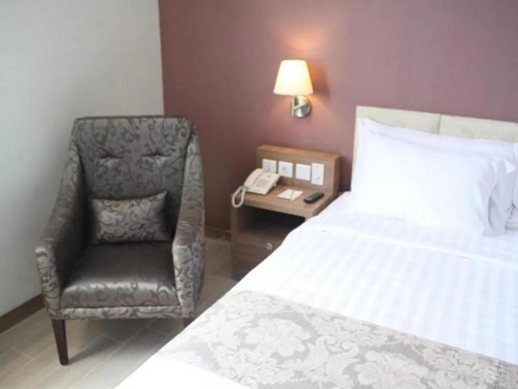 Bed in Horison Aziza Solo