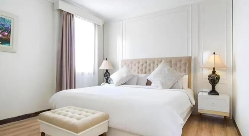 Bed in Horison Aziza Solo