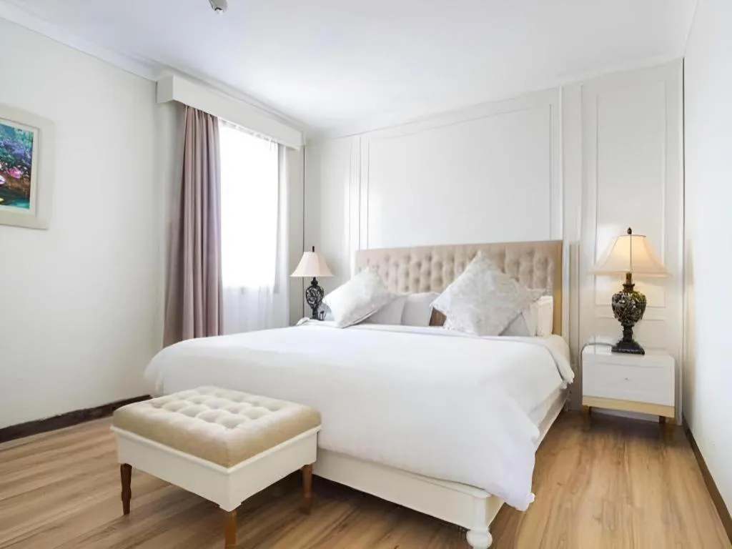 Bed in Horison Aziza Solo