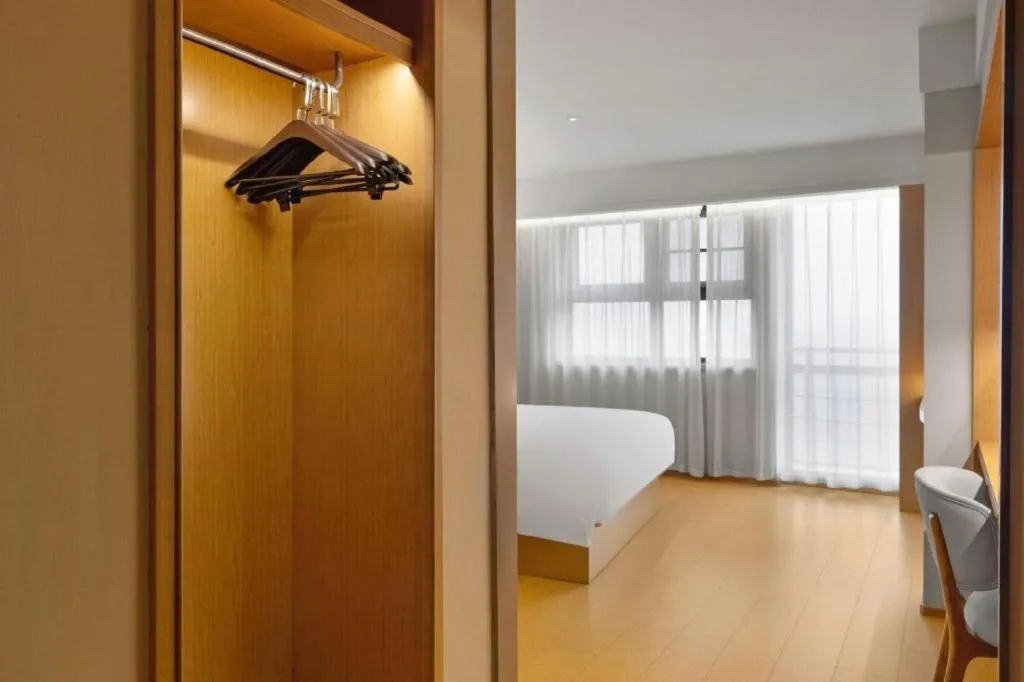 Bed in JI Hotel Chongqing Shangqing Temple