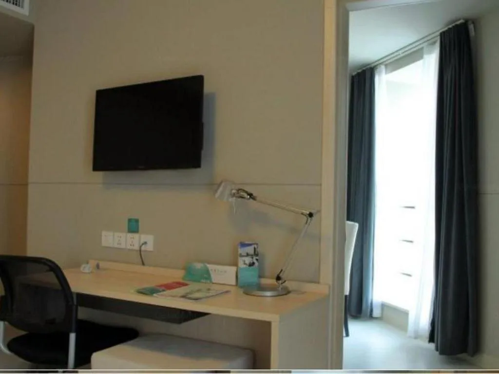 Jinjiang Inn Weihai Liugong Island Scenic Spot Shopping Market