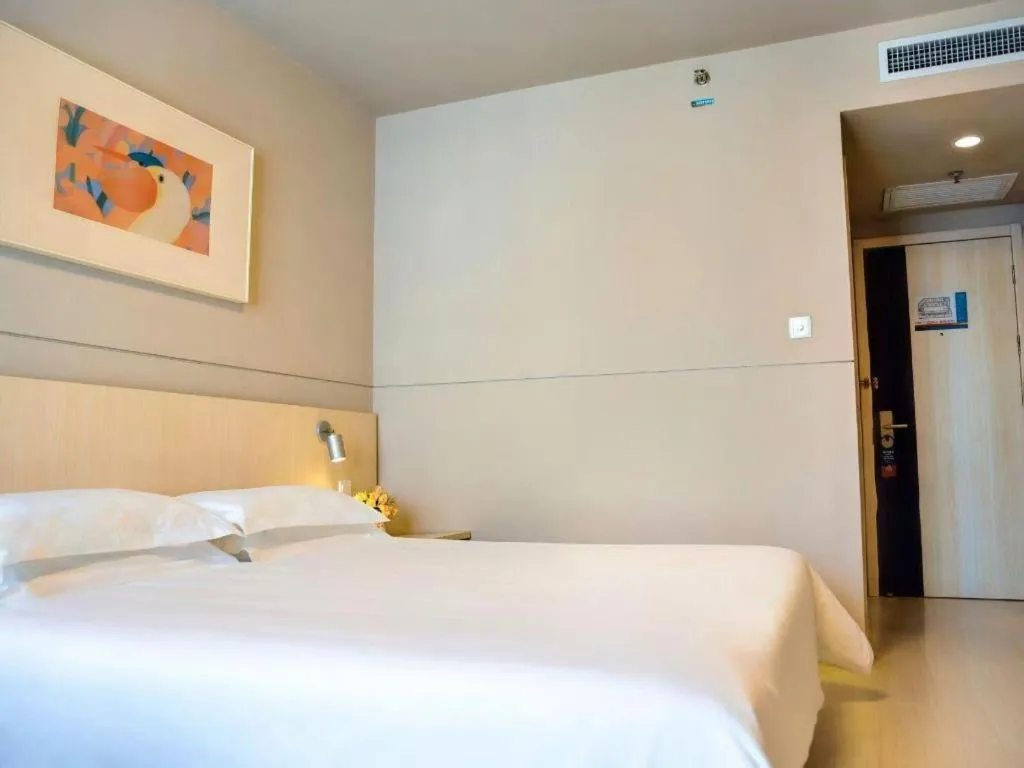 Bed in Jinjiang Inn Weihai Liugong Island Scenic Spot Shopping Market