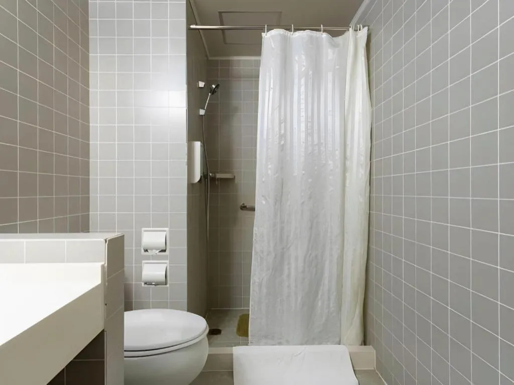 Jinjiang Inn Weihai Liugong Island Scenic Spot Shopping Market