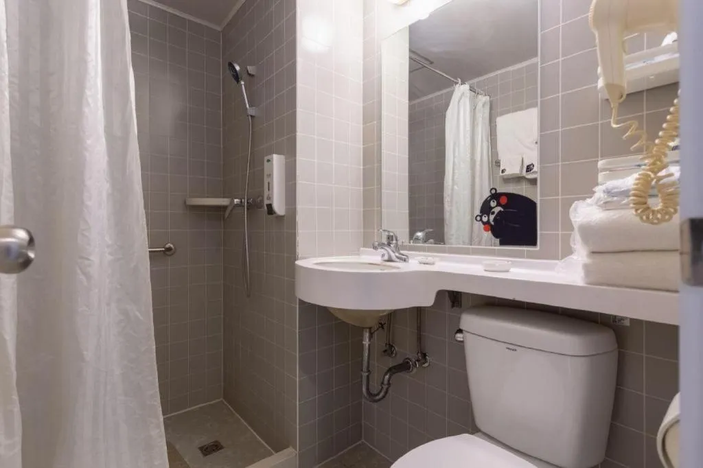 Jinjiang Inn Weihai Liugong Island Scenic Spot Shopping Market