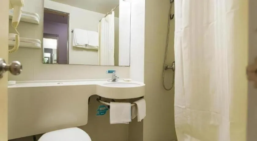 Jinjiang Inn Weihai Liugong Island Scenic Spot Shopping Market