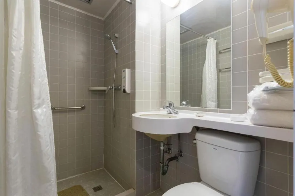 Jinjiang Inn Weihai Liugong Island Scenic Spot Shopping Market