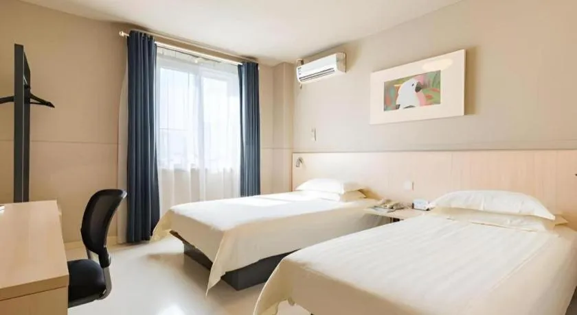 Bed in Jinjiang Inn Caoan Road