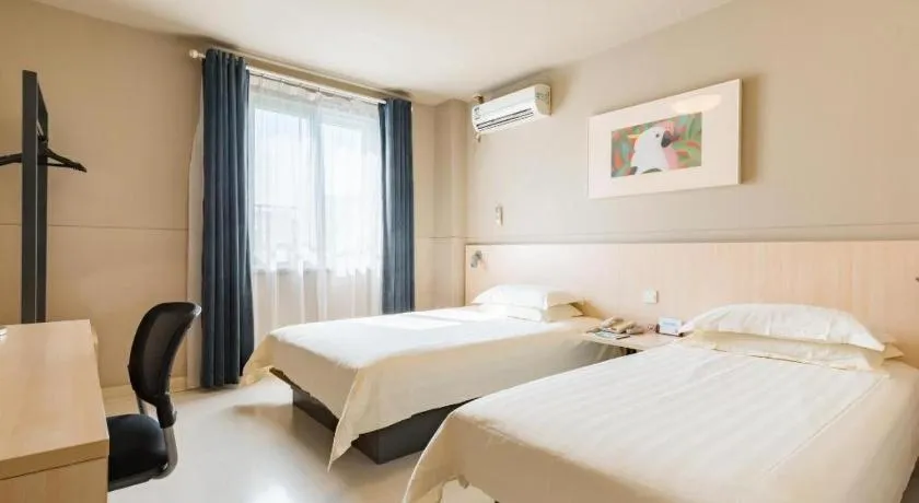 Bed in Jinjiang Inn Caoan Road