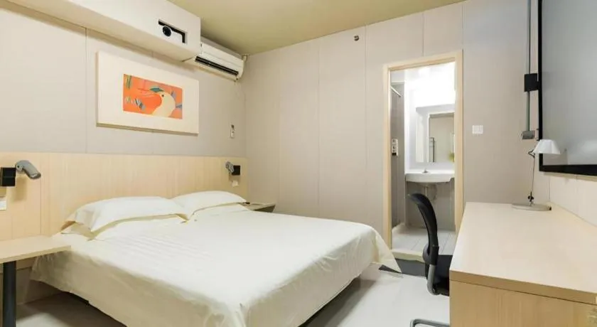 Bed in Jinjiang Inn Caoan Road
