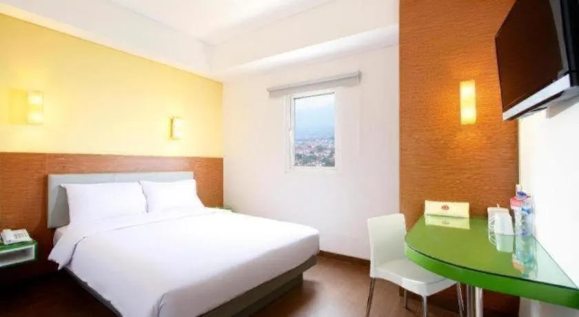 Bed in Amaris Hotel Pakuan Bogor