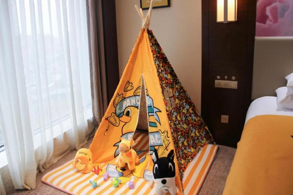 Bed in New Century Grand Hotel Hangzhou Fuyang Dongfangmao