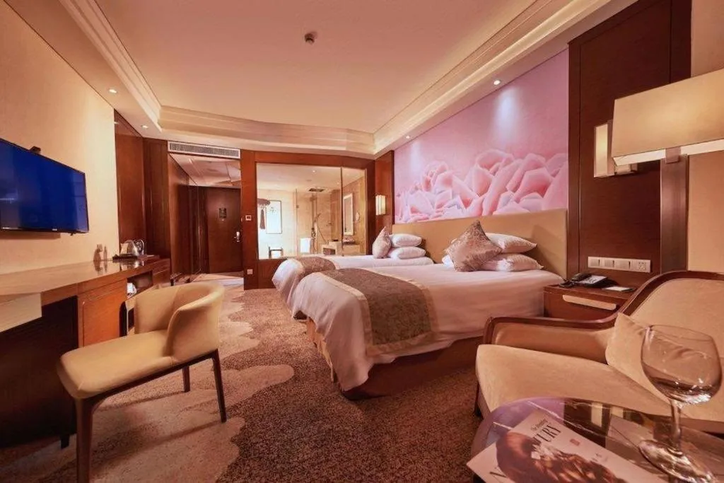 Bed in New Century Grand Hotel Hangzhou Fuyang Dongfangmao