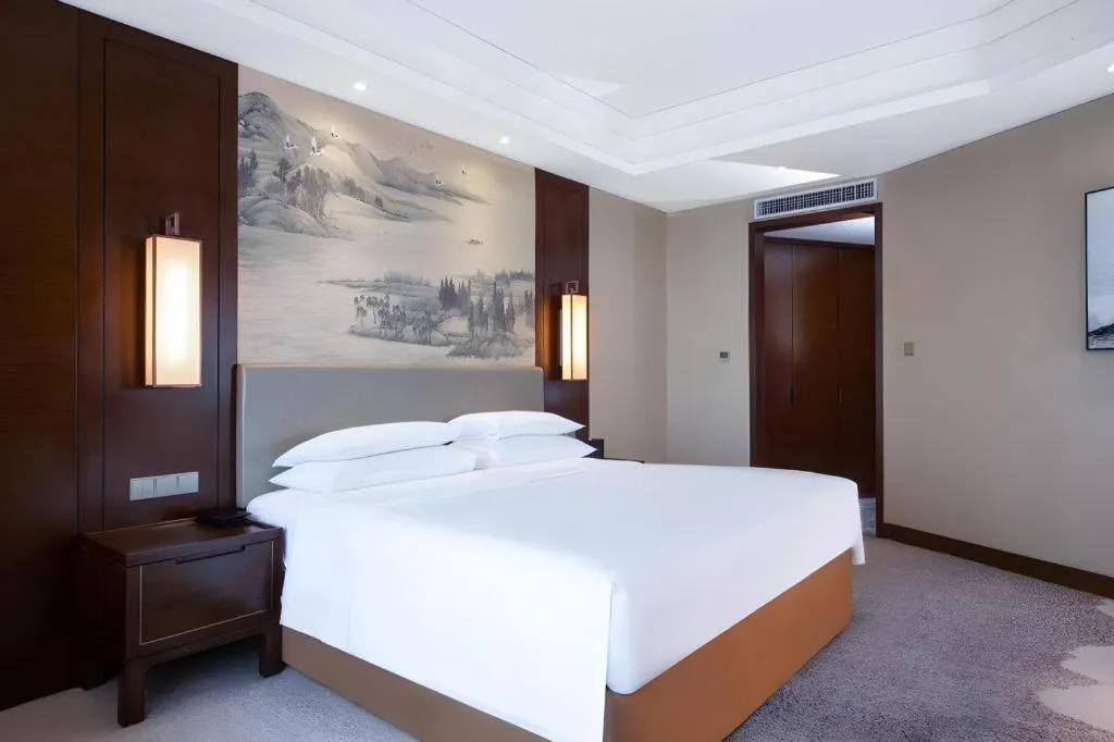 Bed in New Century Grand Hotel Hangzhou Fuyang Dongfangmao