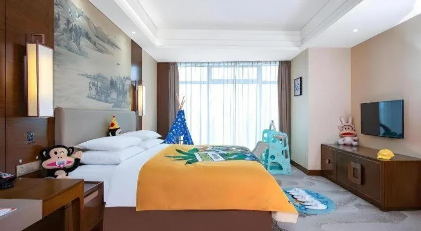 Bed in New Century Grand Hotel Hangzhou Fuyang Dongfangmao