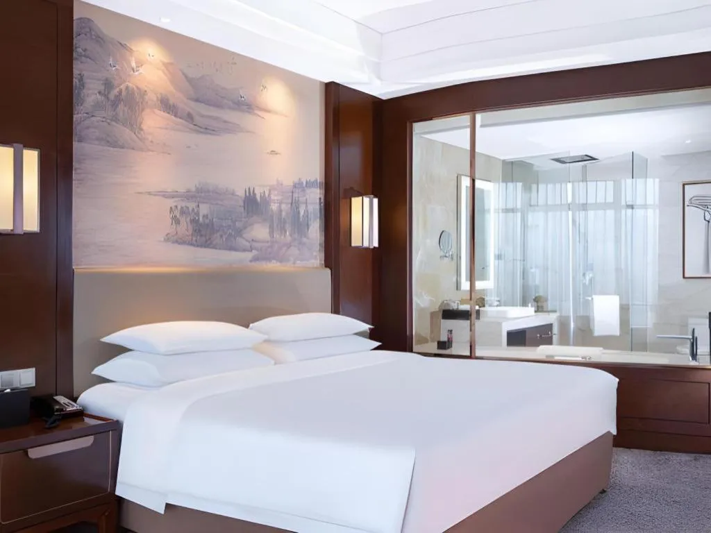 Bed in New Century Grand Hotel Hangzhou Fuyang Dongfangmao