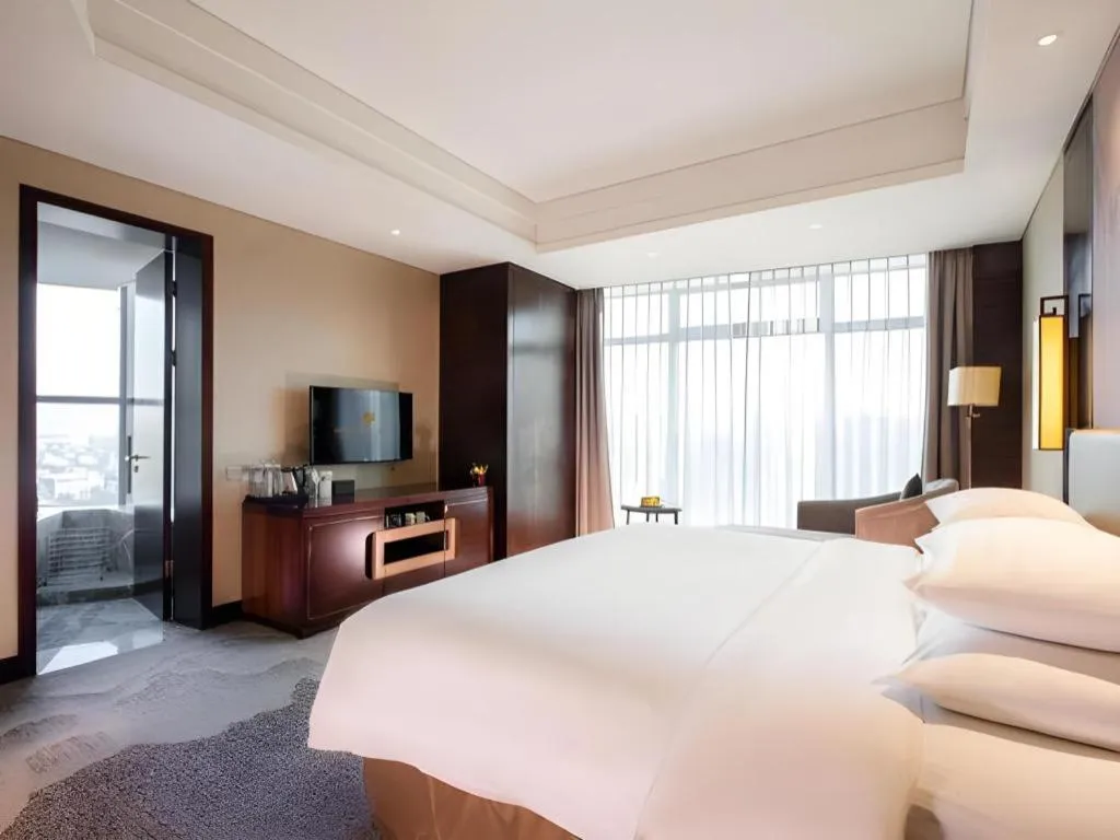 Bed in New Century Grand Hotel Hangzhou Fuyang Dongfangmao