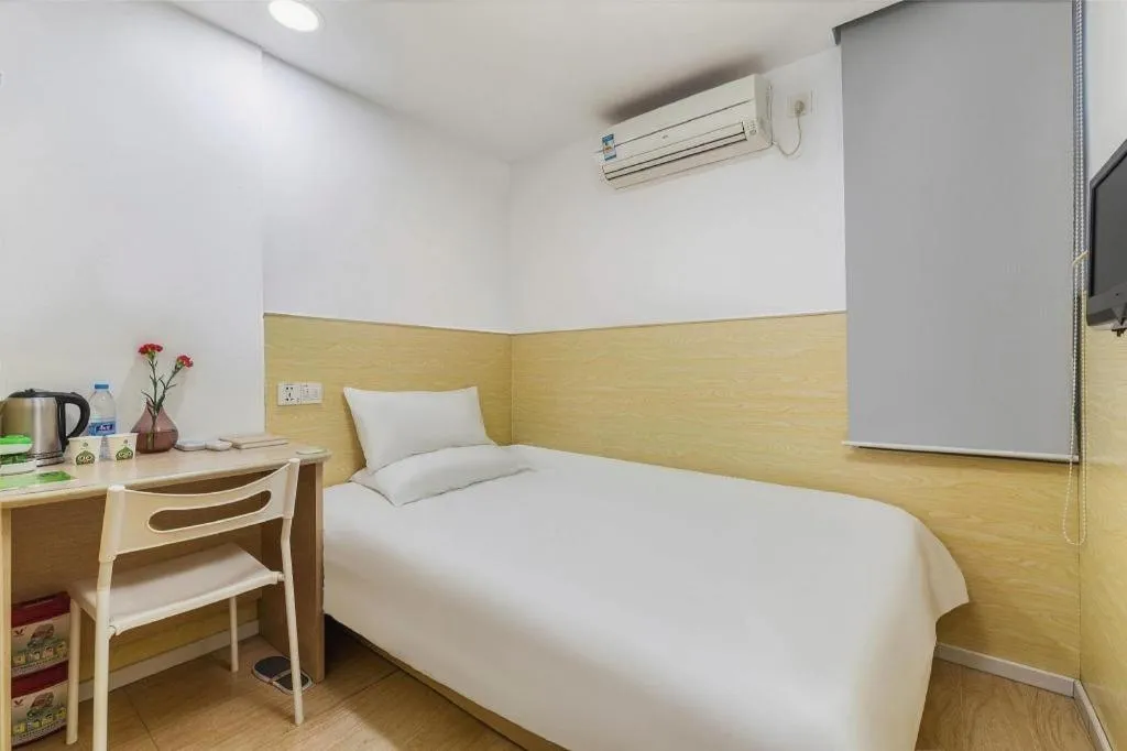 Bed in Hi Inn Guangzhou Gangding Metro Station