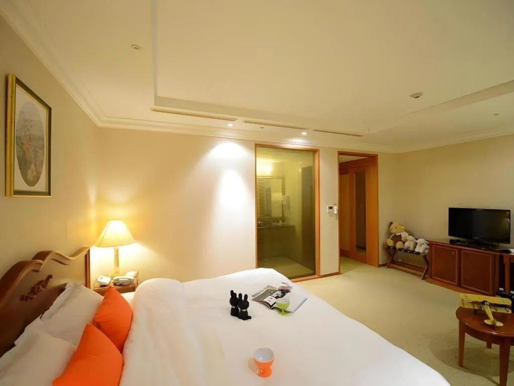 Bed in Onyang Hot Spring Hotel