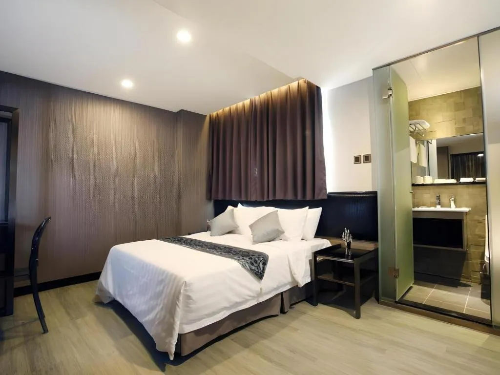 Bed in M1 North Point Hotel